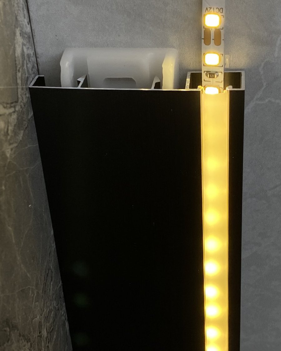 Side-glow LED baseboard AVH-A-7
